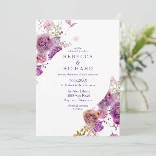 Schöne Lila Flora Hochzeit Einladung (Stehend Vorderseite)