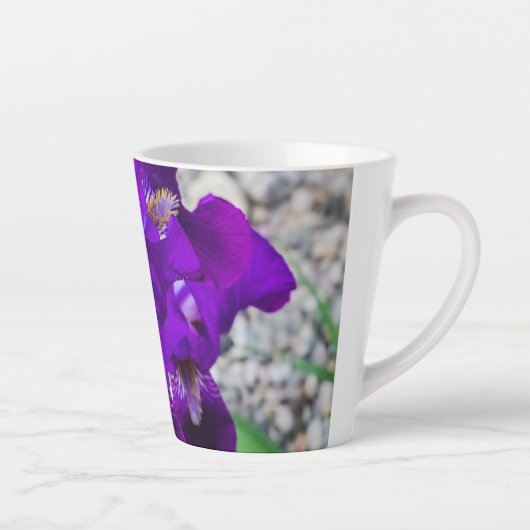 Schöne lila Iris Milchtasse (Rechts)