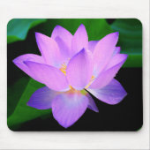 Schöne lila Lotos-Blume im Wasser Mousepad (Vorne)