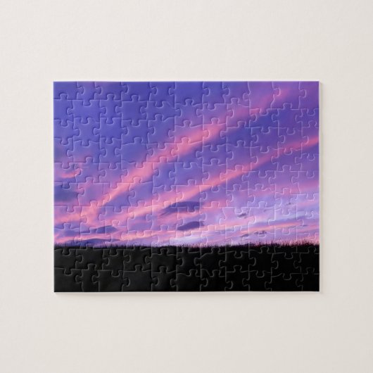 Schöne lila Sonnenuntergangs-Himmelwolken Natursze Puzzle (Horizontal)