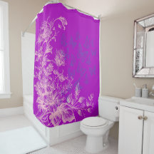 Schöne Lila Wildblume und Schmetterlinge