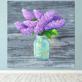Schöne Lilacs im rustikalen Mason Jar Leinwanddruck (Insitu (Holzboden))