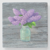 Schöne Lilacs im rustikalen Mason Jar Steinuntersetzer (Vorderseite)