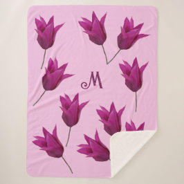 Schöne M Monogramm hübsche rosa Tulpen Sherpadecke