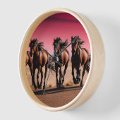 Schöne majestätische Wildpferde in Twilight Uhr (Winkel)