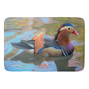 Schöne Mandarin-Duck im Teich Badematte
