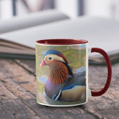 Schöne Mandarin-Duck im Teich Tasse