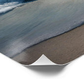 Schöne Meereswellen, die am Strand abstürzen Poster (Ecke)