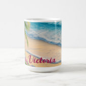 Schöne Meereswellen und Palmen Kaffeetasse (Mittel)