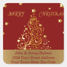 Schöne metallische Weihnachtsbaum auf dunkelrot