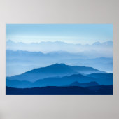 Schöne Misty Mountain Range | Blaue Strahlung Poster (Vorne)
