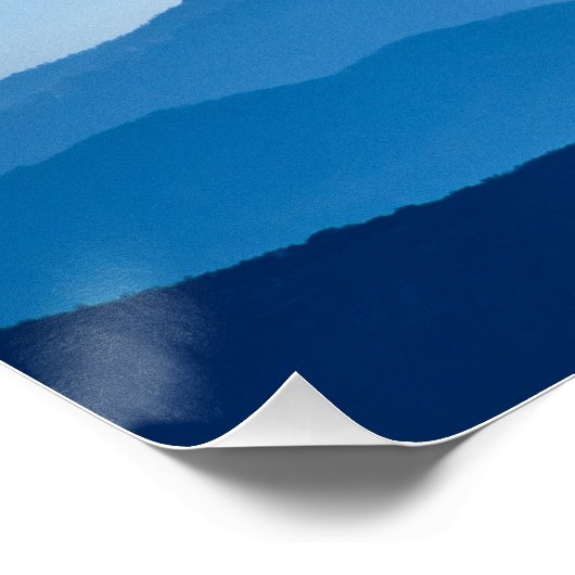 Schöne Misty Mountain Range | Blaue Strahlung Poster (Ecke)