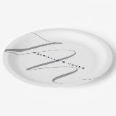 Schöne Mit Monogramm Schwarz-weiße Graukalligraphi Pappteller (Schrägansicht)
