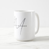 Schöne monogrammierte schwarze weiße graue Kalligr Kaffeetasse (VorderseiteRechts)
