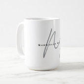 Schöne monogrammierte schwarze weiße graue Kalligr Kaffeetasse (Vorderseite Links)
