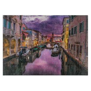 Schöne nächtliche Straßenszene Venedig Italien Schneidebrett
