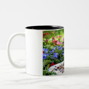 Schöne Natur mit Spatzen Zweifarbige Tasse