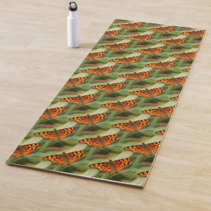 Schöne Orange Satyr Comma Butterflies Yogamatte