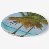 Schöne Palmen an einem tropischen Strand Pappteller (Schrägansicht)