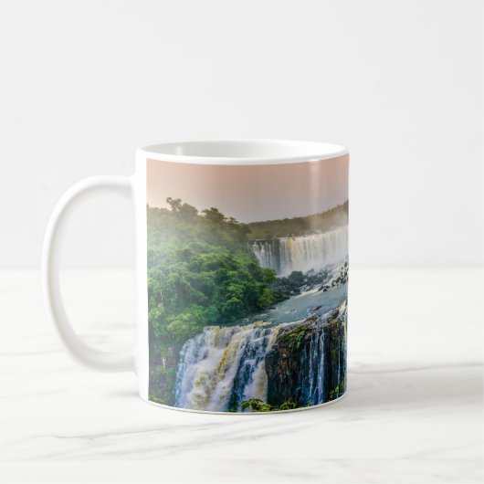 Schöne Panoramasicht auf einen Wasserfall Kaffeetasse (Links)