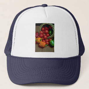 Schöne Paprikaschoten und Tomaten Truckerkappe