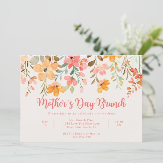 Schöne Pastel Blumenschrift Muttertag Brunch Einladung (Stehend Vorderseite)