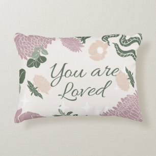 Schöne Pastelltafel Sie werden geliebt Pink Blumen Dekokissen