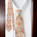 Schöne Peach Summer Floral Wasserfarbe Krawatte<br><div class="desc">Der Kipper's schöne Peach Summer Floral Wasserfarbe Krawatte. Diese Krawatte wurde sorgfältig gegen eine raffinierte graue Leinwand hergestellt und dient als Meisterwerk des Stils, das die zarte Harmonie zwischen Farbe und Design zum Leben erweckt. Blume, die in sanfter Pracht blühen, werden mit orange-rosa Pfirsichblüten überlagert und bilden einen Farbtanz, der...</div>