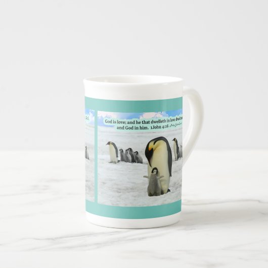 Schöne Penguin-Schrift 1 John 4:16 Porzellantasse (Vorderseite Rechts)