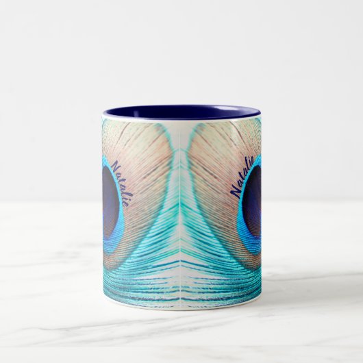 Schöne Pfauenfeder mit Namen Zweifarbige Tasse (Mittel)
