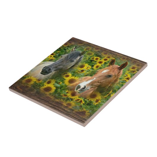 Schöne Pferde im Feld der Sonnenblumen Fliese (Seite)