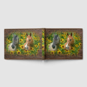 Schöne Pferde im Feld der Sonnenblumen Gästebuch (Voll)