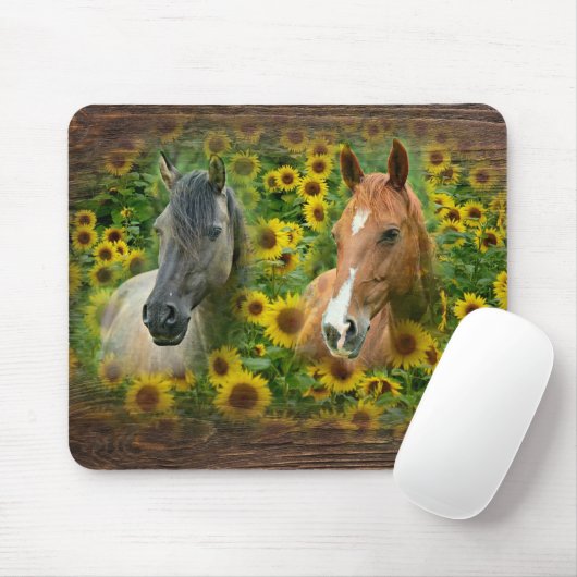 Schöne Pferde im Feld der Sonnenblumen Mousepad (Mit Mouse)