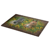 Schöne Pferde im Feld der Sonnenblumen Schneidebrett (Ecke)