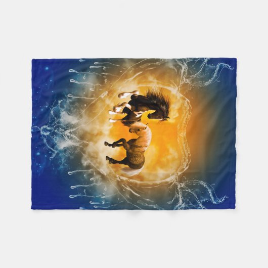 Schöne Pferde mit einem Herzen gemacht vom Wasser Fleecedecke (Vorderseite (Horizontal))