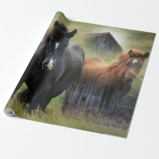 Schöne Pferde und rustikaler Stall Geschenkpapier (Ungerollt)
