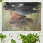 Schöne Pferde und rustikaler Stall Geschirrtuch (Gefaltet)