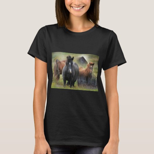 Schöne Pferde und rustikaler Stall T-Shirt (Vorderseite)
