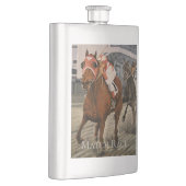 Schöne Pferdeschlittenbesitzer im klassischen Renn Flachmann (Rechts)