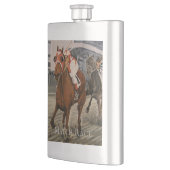 Schöne Pferdeschlittenbesitzer im klassischen Renn Flachmann (Links)