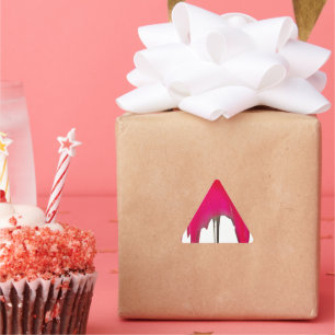 Schöne phantastische Rote Rose unter weißem Himmel Dreieckiger Aufkleber