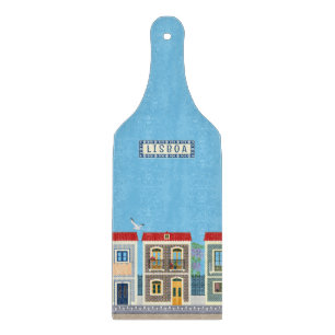 Schöne portugiesische Häuser mit Fliesen oder Azul Schneidebrett