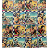 Schöne Retro Lady am Strand mit Cocktail Duschvorhang (Vorderseite)