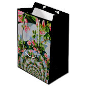 Schöne Retro-Rosa rote Rosen Aquarellblüte Mittlere Geschenktüte (Vorderseite Schrägansicht)