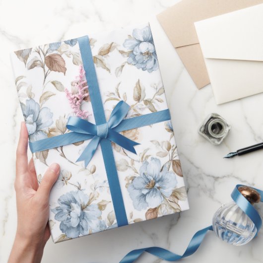Schöne romantische blaue Blumen Hochzeit Geschenkpapier (Schenken)