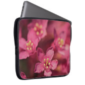 Schöne rosa Blume Laptopschutzhülle (Vorne Rechts)