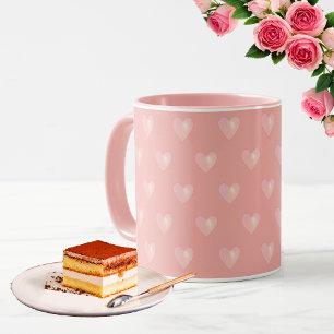 Schöne rosa Herzen auf Rosa Tasse