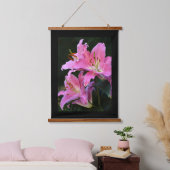 Schöne rosa Lily blüht mit schwarzer Grenze Wandteppich Mit Holzrahmen (Schlafzimmer)