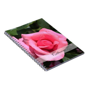 Schöne rosa rosa Blume. Füge Deinen Namen hinzu Notizblock