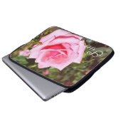 Schöne rosa Rosa Blume Laptop Gehäuse mit Namen. Laptopschutzhülle (Vorne Knopf)